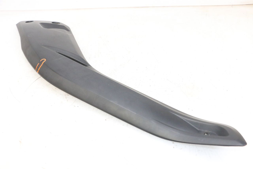 photo de JUNÇÃO DO DESCANSO DE PÉ ESQUERDO YAMAHA X-MAX XMAX 125 (2010 - 2013) - Pontos de fixação