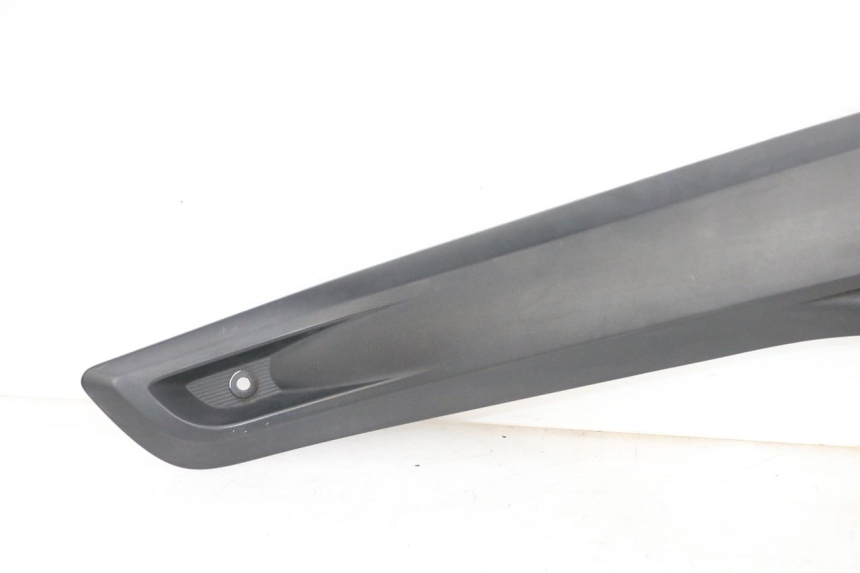 photo de JUNÇÃO DO DESCANSO DE PÉ ESQUERDO YAMAHA X-MAX XMAX 125 (2010 - 2013) - Marcações e referências