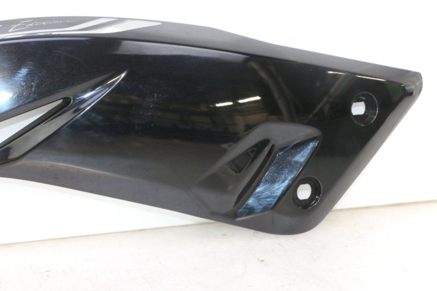 photo de JUNÇÃO DO DESCANSO DE PÉ ESQUERDO YAMAHA X-MAX XMAX 125 (2010 - 2013) - Outro ângulo de visão