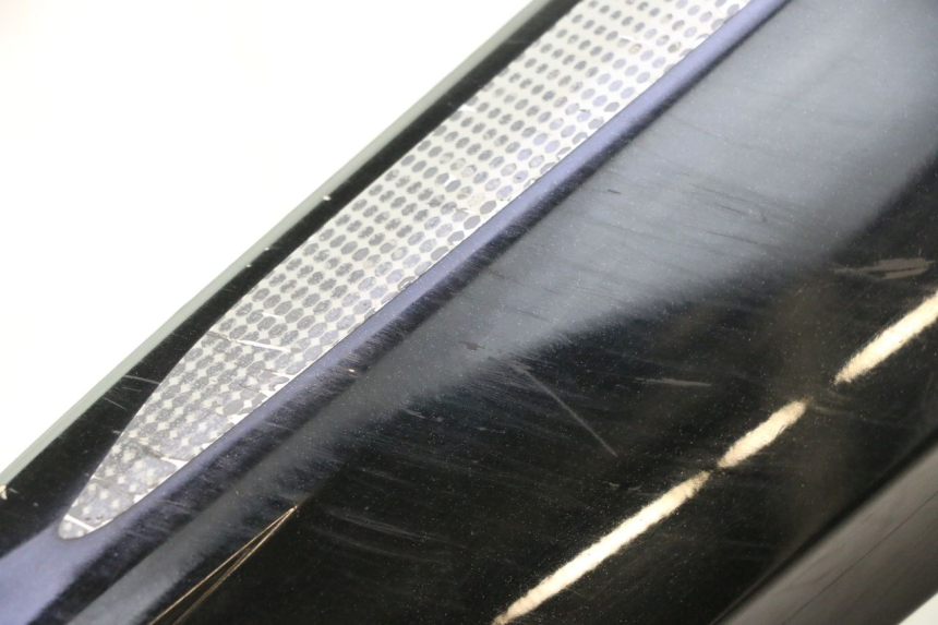 photo de JUNÇÃO DO DESCANSO DE PÉ ESQUERDO YAMAHA X-MAX XMAX 125 (2010 - 2013) - Estado da superfície