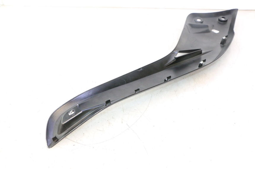 photo de JUNÇÃO DO DESCANSO DE PÉ ESQUERDO YAMAHA X-MAX XMAX 125 (2010 - 2013) - Peça verificada