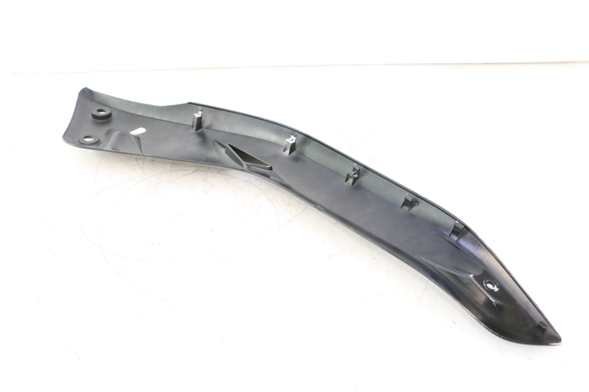 photo de JUNÇÃO DO DESCANSO DE PÉ ESQUERDO YAMAHA X-MAX XMAX 125 (2010 - 2013) - Marcações e referências
