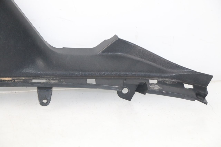 photo de JUNÇÃO DO DESCANSO DE PÉ ESQUERDO YAMAHA XP T-MAX TMAX ABS 500 (2004 - 2007) - Ampliação técnica