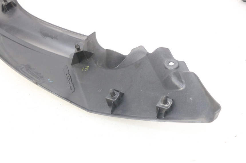 photo de JUNÇÃO DO DESCANSO DE PÉ ESQUERDO YAMAHA XP T-MAX TMAX ABS 530 (2012 - 2015) - Estado da superfície