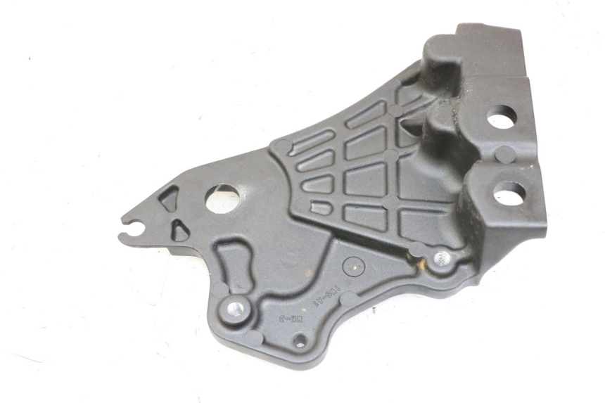photo de JUNÇÃO DO DESCANSO DE PÉ ESQUERDO YAMAHA TRACER 7 700 (2020 - 2024) - Detalhe da peça