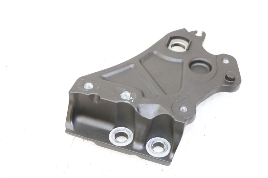 photo de JUNÇÃO DO DESCANSO DE PÉ ESQUERDO YAMAHA TRACER 7 700 (2020 - 2024) - Outro ângulo de visão
