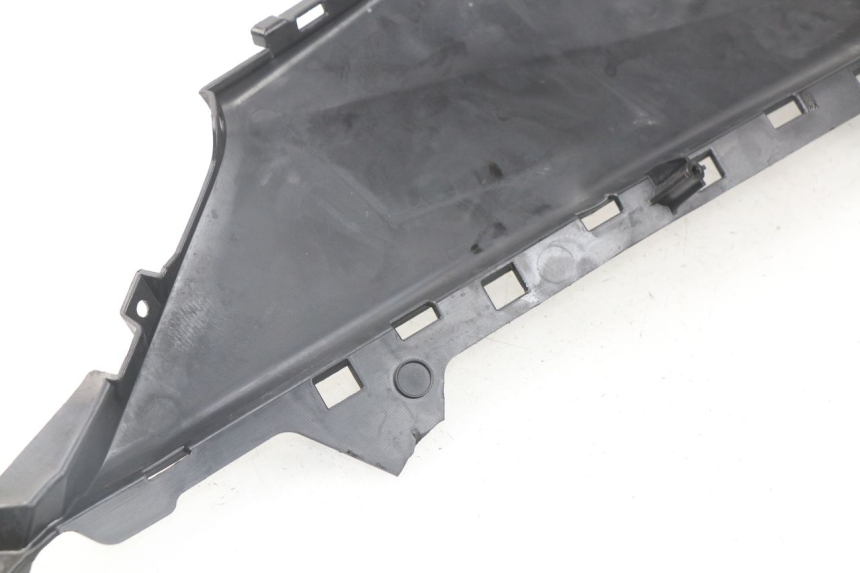photo de JUNÇÃO DO DESCANSO DE PÉ ESQUERDO YAMAHA YP T-MAX TMAX 530 (2017 - 2020) - Detalhe da peça