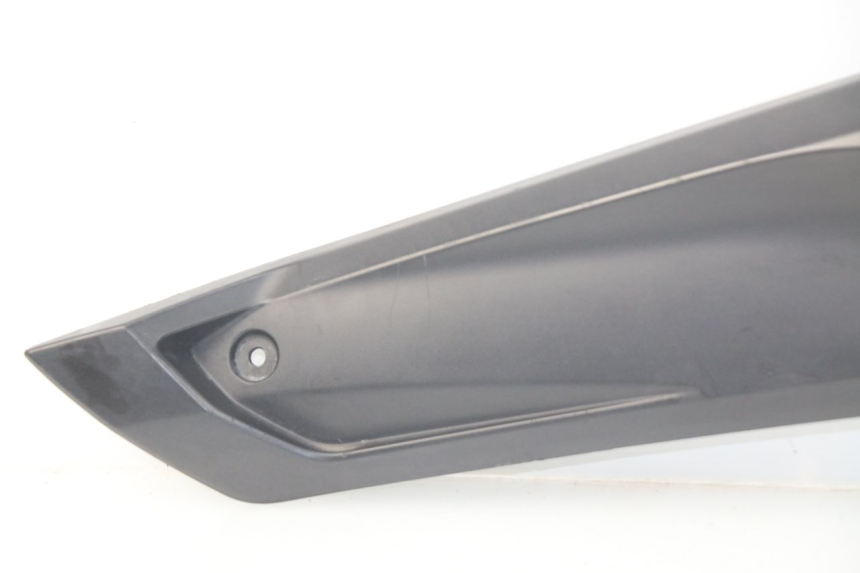 photo de JUNÇÃO DO DESCANSO DE PÉ ESQUERDO YAMAHA YP X-MAX XMAX 400 (2014 - 2017) - Pontos de fixação