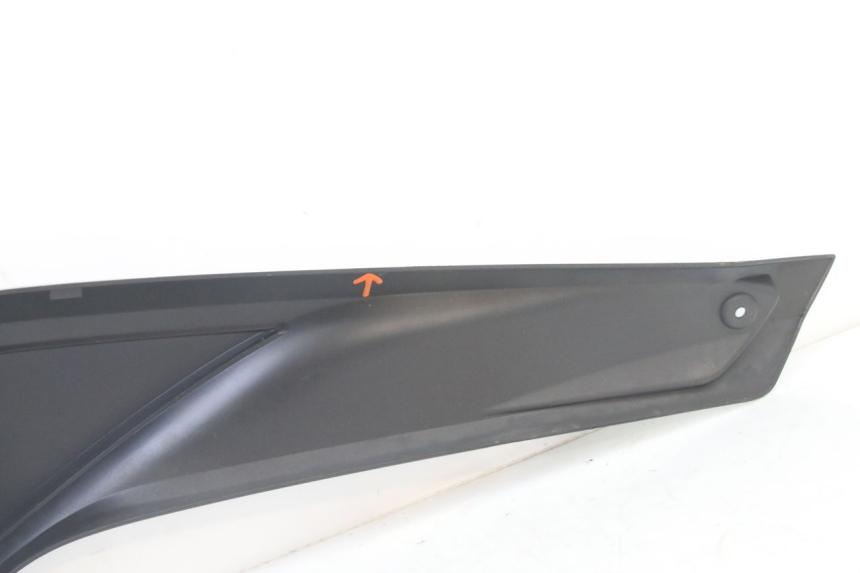 photo de JUNÇÃO DO DESCANSO DE PÉ ESQUERDO YAMAHA YP X-MAX XMAX 400 (2014 - 2017) - Pontos de fixação