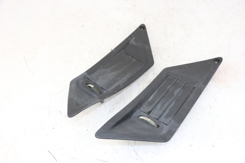 photo de JUNÇÃO DO APOIO PARA OS PÉS GILERA NEXUS 300 (2008 - 2013) - Detalhe da peça