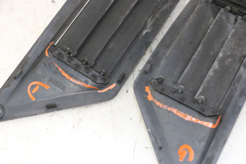photo de JUNÇÃO DO APOIO PARA OS PÉS GILERA NEXUS 300 (2008 - 2013) - Pontos de fixação