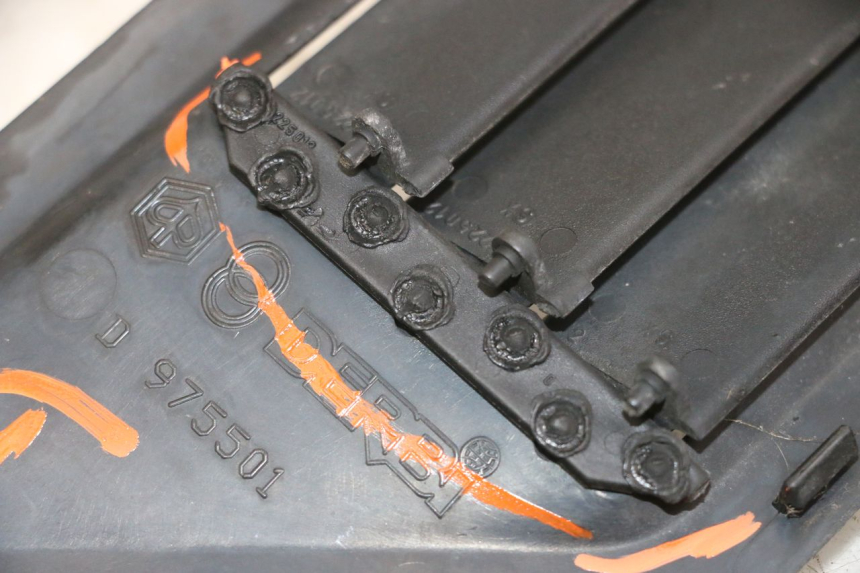 photo de JUNÇÃO DO APOIO PARA OS PÉS GILERA NEXUS 300 (2008 - 2013) - Peça verificada