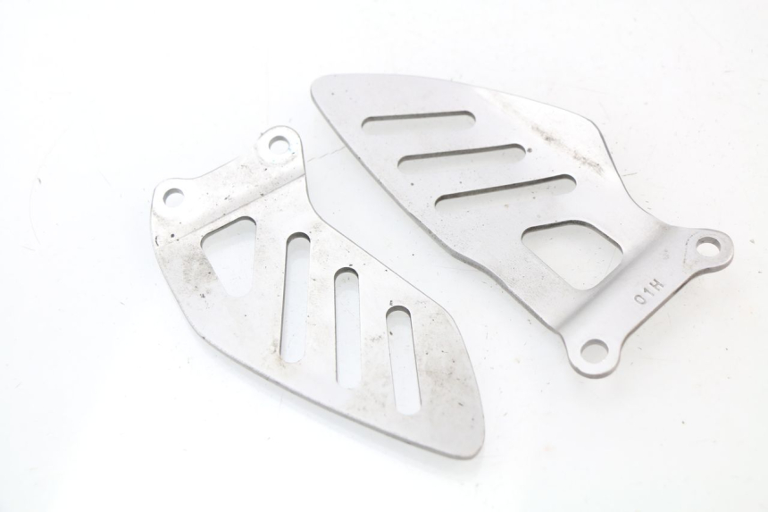 photo de JUNÇÃO DO APOIO PARA OS PÉS SUZUKI GSX-R GSXR 600 (2008 - 2010) - Detalhe da peça