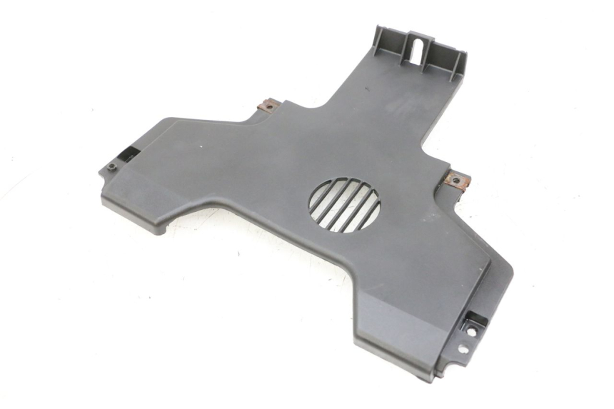 photo de JUNÇÃO DO DESCANSO DE PÉ PIAGGIO MP3 HPE 350 (2018 - 2020) - Ampliação técnica