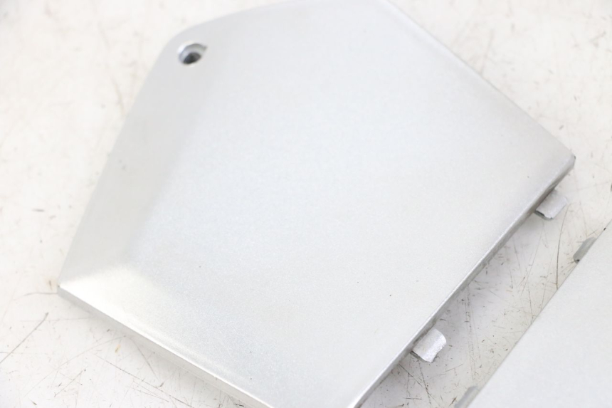 photo de JUNÇÃO DO APOIO PARA OS PÉS PIAGGIO MP3 LT 300 (2010 - 2016) - Ampliação técnica