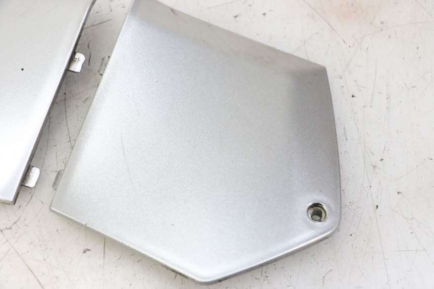 photo de JUNÇÃO DO DESCANSO DE PÉ PIAGGIO MP3 LT 300 (2010 - 2016) - Vista geral
