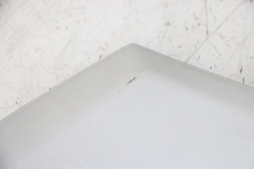 photo de JUNÇÃO DO DESCANSO DE PÉ PIAGGIO MP3 LT 300 (2010 - 2016) - Estado da superfície
