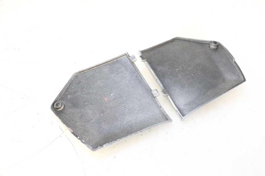 photo de JUNÇÃO DO APOIO PARA OS PÉS PIAGGIO MP3 LT 400 (2007 - 2012) - Detalhe da peça