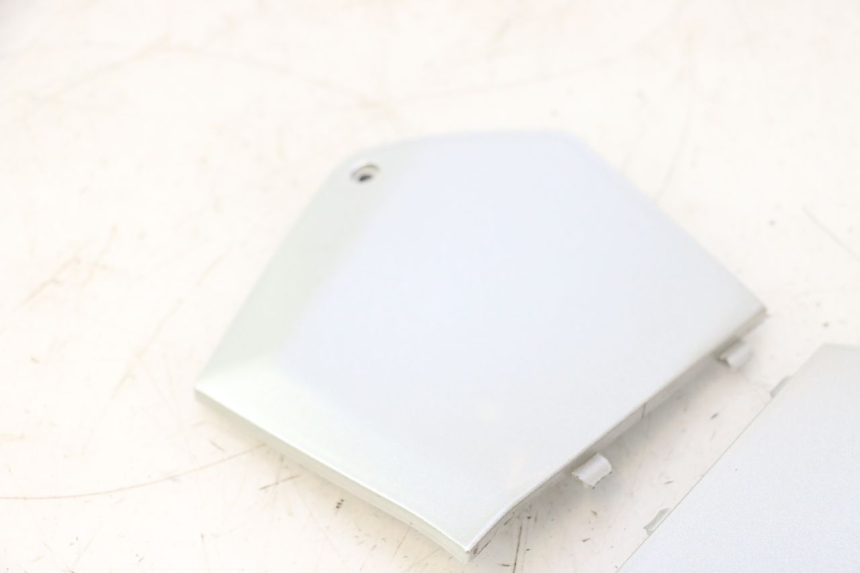 photo de JUNÇÃO DO APOIO PARA OS PÉS PIAGGIO MP3 LT 400 (2007 - 2012) - Ampliação técnica