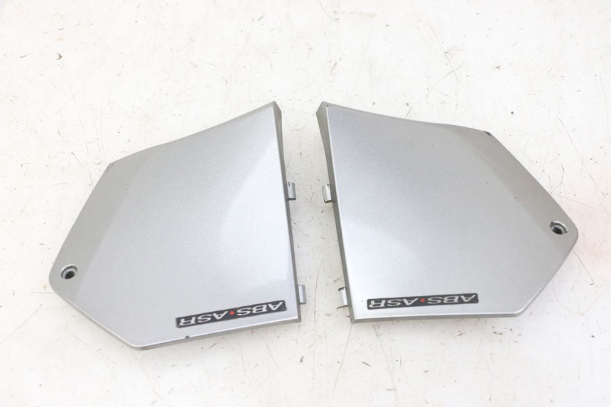 photo de JUNÇÃO DO DESCANSO DE PÉ PIAGGIO MP3 500 (2014 - 2017) - Detalhe da peça
