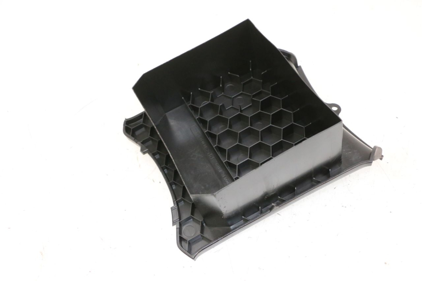 photo de JUNÇÃO DO DESCANSO DE PÉ YAMAHA NEO'S CORE 1 (2022 - 2026) - Detalhe da peça