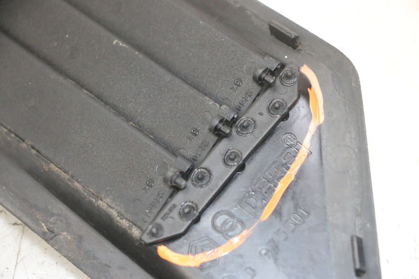 photo de JUNÇÃO DO APOIO PARA OS PÉS GILERA NEXUS 125 (2009 - 2013) - Pontos de fixação