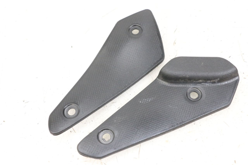 photo de JUNÇÃO DO APOIO PARA OS PÉS MOTO GUZZI NORGE 8V GT 1200 (2011 - 2016) - Vista principal