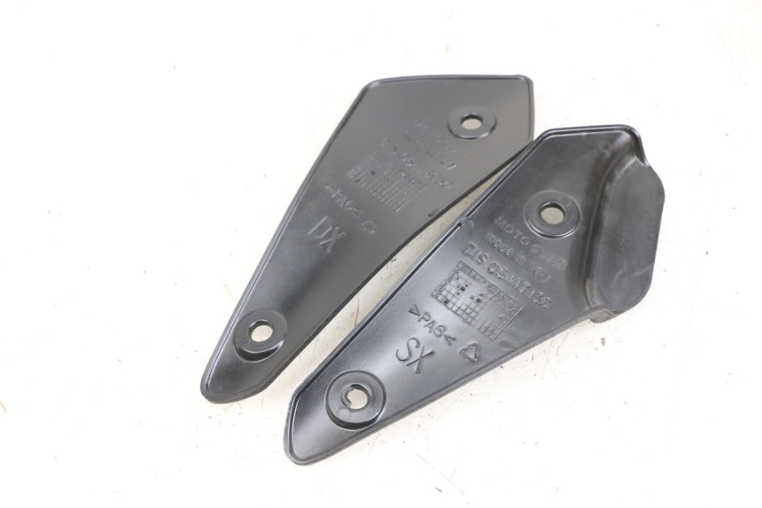 photo de JUNÇÃO DO APOIO PARA OS PÉS MOTO GUZZI NORGE 8V GT 1200 (2011 - 2016) - Detalhe da peça