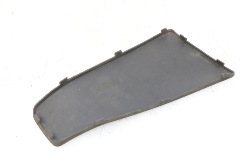 photo de JUNÇÃO DO DESCANSO DE PÉ PIAGGIO VESPA LX 150 (2005 - 2013) - Detalhe da peça