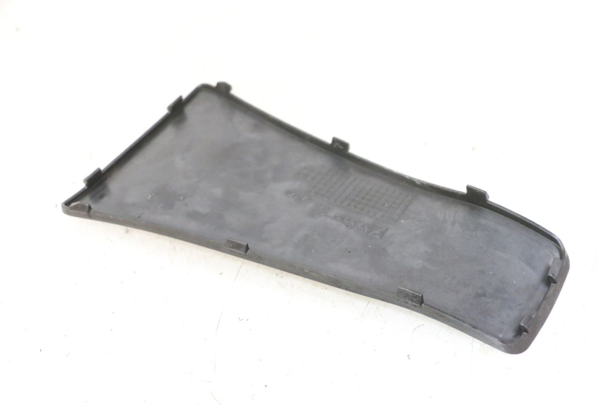 photo de JUNÇÃO DO DESCANSO DE PÉ PIAGGIO VESPA S 2T 50 (2007 - 2014) - Detalhe da peça