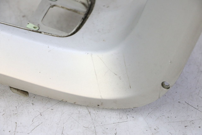 photo de JUNÇÃO DO DESCANSO DE PÉ PEUGEOT SATELIS 125 (2006 - 2009) - Zoom do estado de desgaste