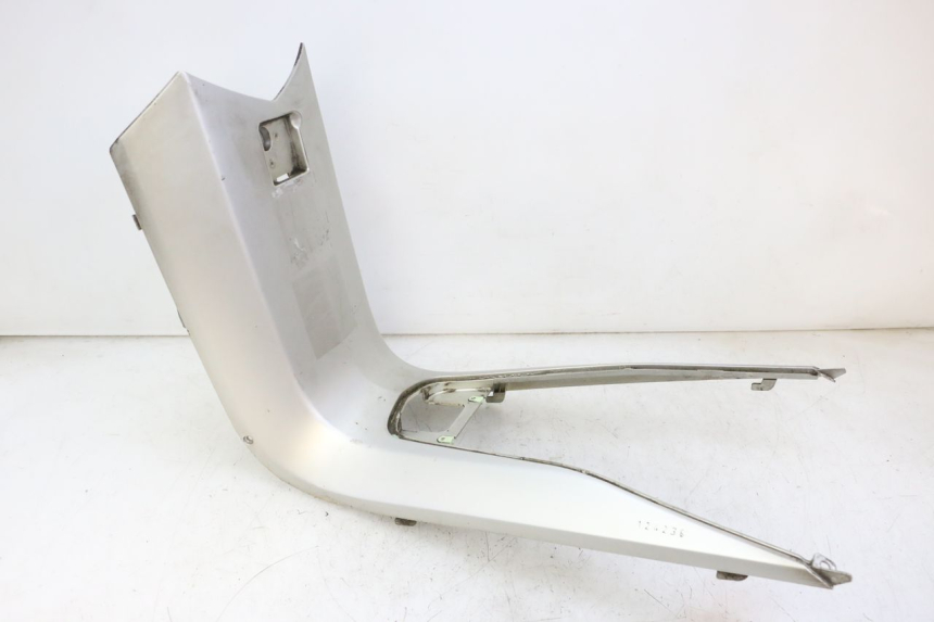 photo de JUNÇÃO DO DESCANSO DE PÉ PEUGEOT SATELIS 125 (2006 - 2009) - Outro ângulo de visão