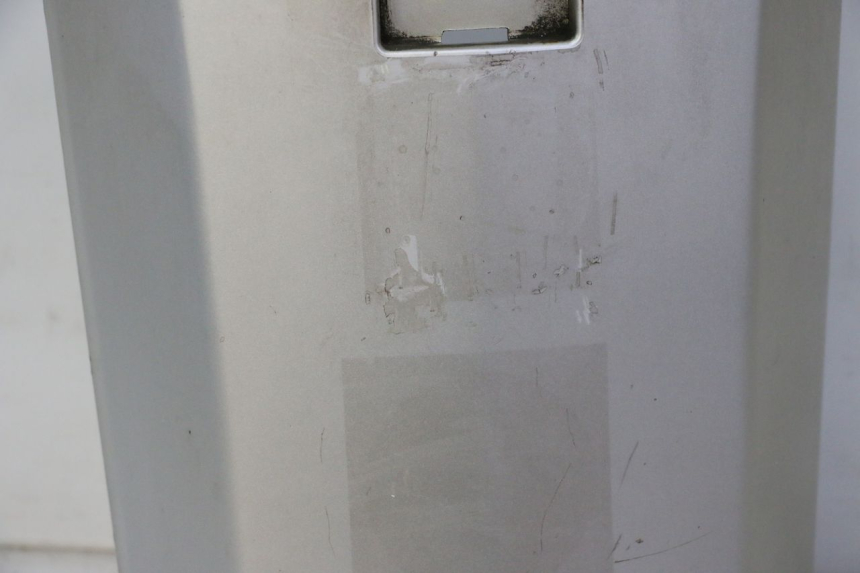 photo de JUNÇÃO DO DESCANSO DE PÉ PEUGEOT SATELIS 125 (2006 - 2009) - Pontos de fixação