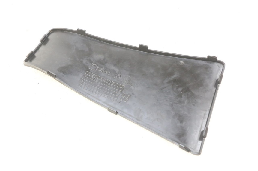 photo de JUNÇÃO DO DESCANSO DE PÉ PIAGGIO VESPA S 2T 50 (2007 - 2014) - Detalhe da peça