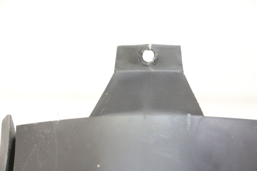 photo de JUNÇÃO DO APOIO PARA OS PÉS YAMAHA YP MAJESTY 125 (2007 - 2010) - Detalhe da peça