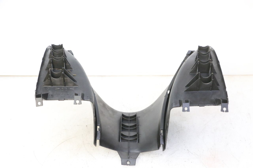 photo de JUNÇÃO DO APOIO PARA OS PÉS YAMAHA YP MAJESTY 125 (2007 - 2010) - Outro ângulo de visão