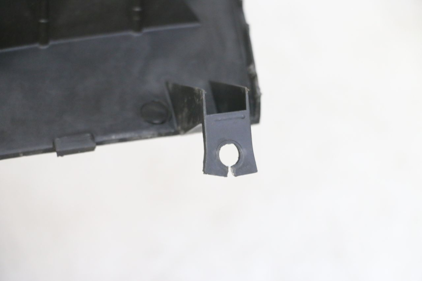 photo de JUNÇÃO DO APOIO PARA OS PÉS YAMAHA YP MAJESTY 125 (2007 - 2010) - Ampliação técnica