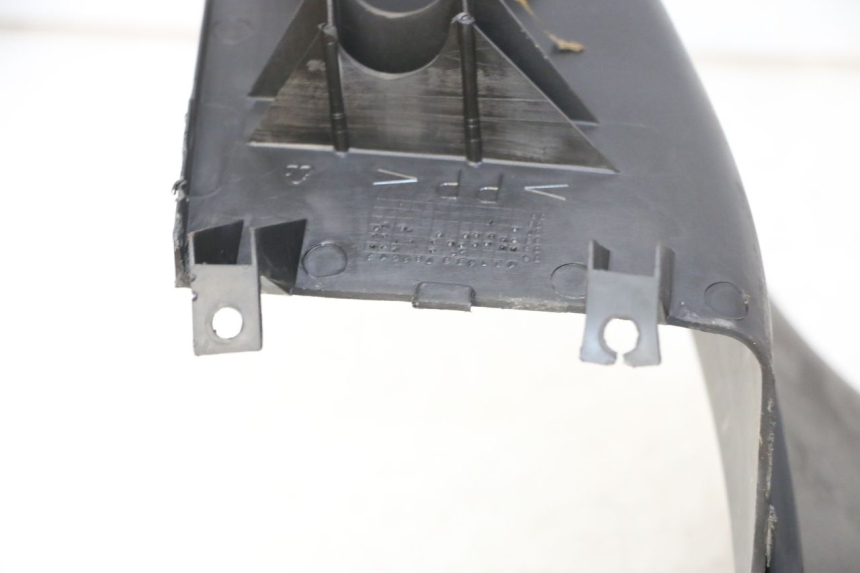 photo de JUNÇÃO DO APOIO PARA OS PÉS YAMAHA YP MAJESTY 125 (2007 - 2010) - Pontos de fixação