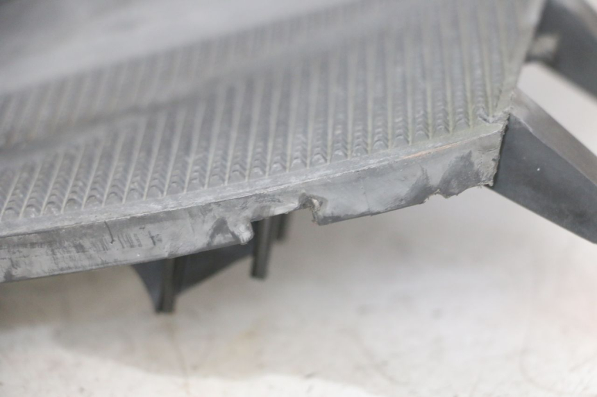 photo de JUNÇÃO DO APOIO PARA OS PÉS YAMAHA YP MAJESTY 125 (2007 - 2010) - Peça verificada