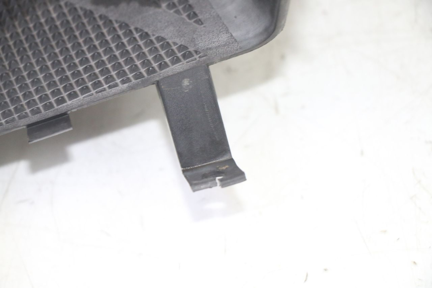 photo de JUNÇÃO DO DESCANSO DE PÉ YAMAHA YP MAJESTY 125 (2002 - 2006) - Pontos de fixação