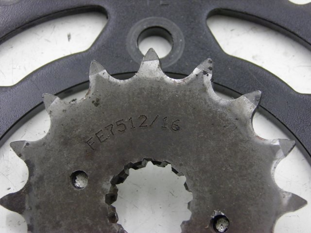 photo de KIT DE CORRENTE KAWASAKI ZEPHYR 550 (1991 - 1998) - Zoom do estado de desgaste