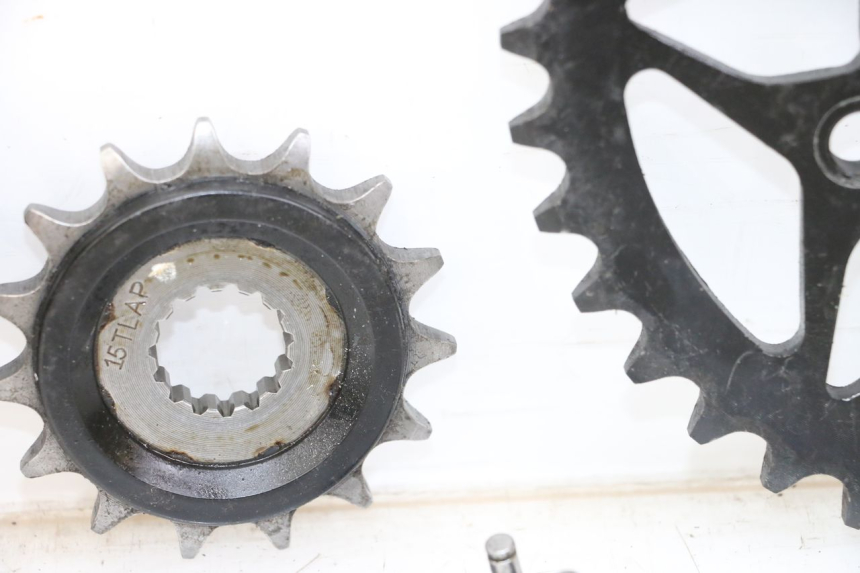 photo de KIT DE CORRENTE ROYAL ENFIELD SCRAM 411 (2022 - 2024) - Pontos de fixação