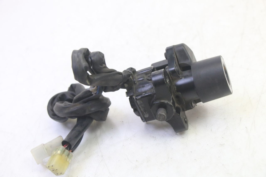 photo de KIT FECHADURA CHAVE CDI NEIMAN YAMAHA FZ6 N FAZER 600 (2004 - 2006) - Outro ângulo de visão