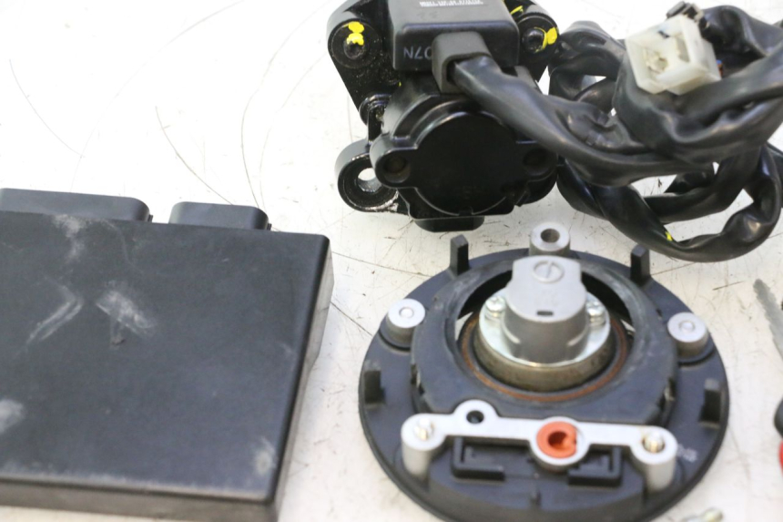 photo de KIT FECHADURA CHAVE CDI NEIMAN YAMAHA FZ8 800 (2010 - 2016) - Vista do produto