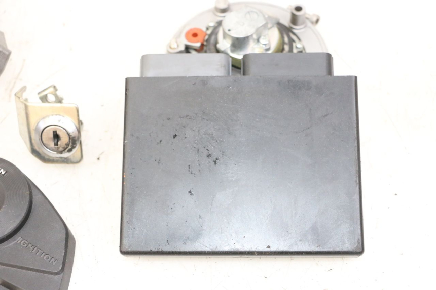 photo de KIT FECHADURA CHAVE CDI NEIMAN SUZUKI GSR 750 (2011 - 2017) - Detalhes característicos