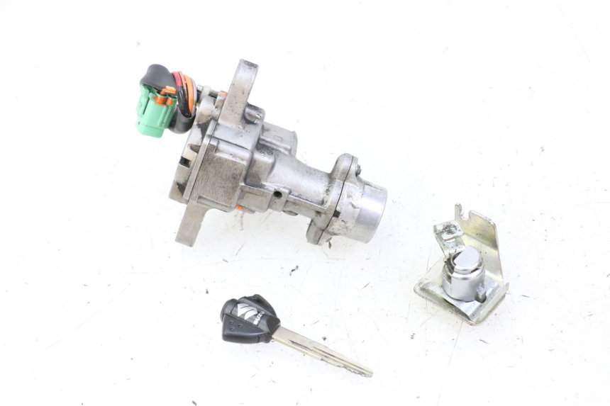 photo de KIT FECHADURA CHAVE CDI NEIMAN SUZUKI GSR 750 (2011 - 2017) - Outro ângulo de visão