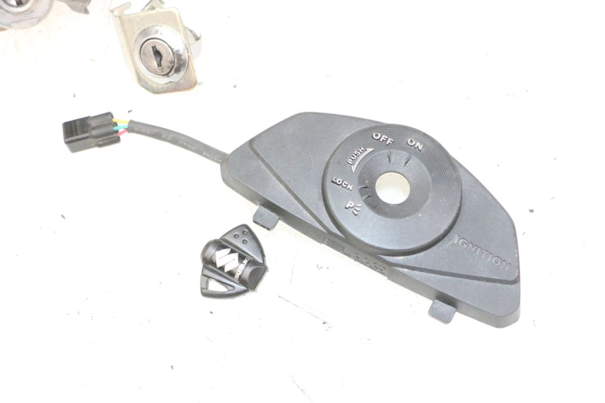 photo de KIT FECHADURA CHAVE CDI NEIMAN SUZUKI GSR 750 (2011 - 2017) - Marcações e referências