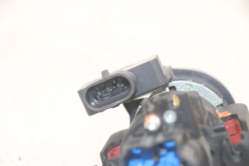 photo de KIT FECHADURA CHAVE CDI NEIMAN PIAGGIO MP3 HPE 300 (2019 - 2026) - Inspeção visual
