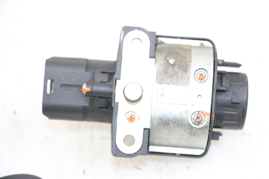 photo de KIT FECHADURA CHAVE CDI NEIMAN PIAGGIO MP3 500 (2014 - 2017) - Detalhes característicos