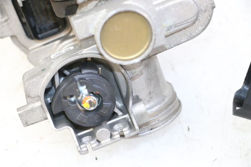 photo de KIT FECHADURA CHAVE CDI NEIMAN PIAGGIO MP3 500 (2014 - 2017) - Pontos de fixação